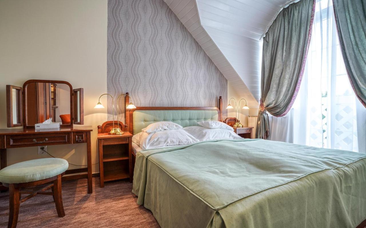 Hotel Erzsebet เฮวิซ ภายนอก รูปภาพ