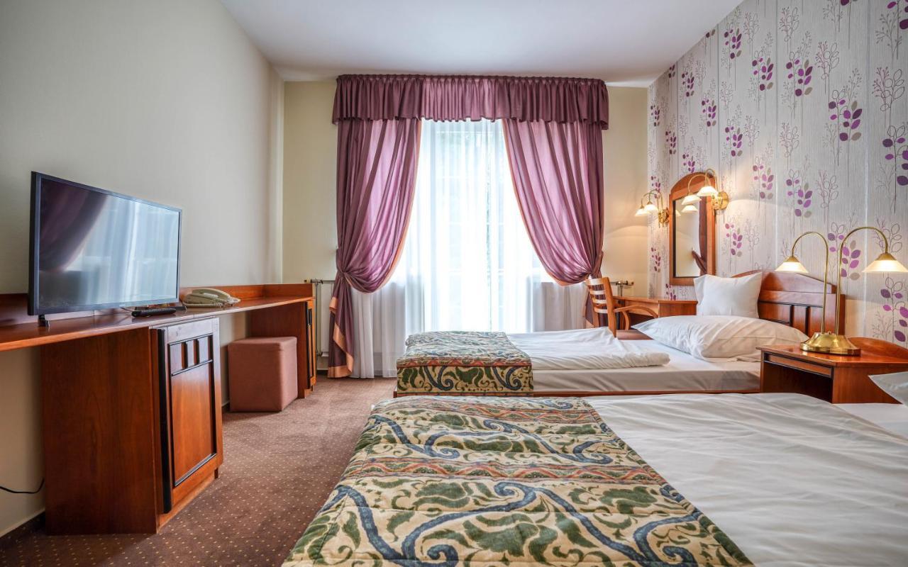 Hotel Erzsebet เฮวิซ ภายนอก รูปภาพ