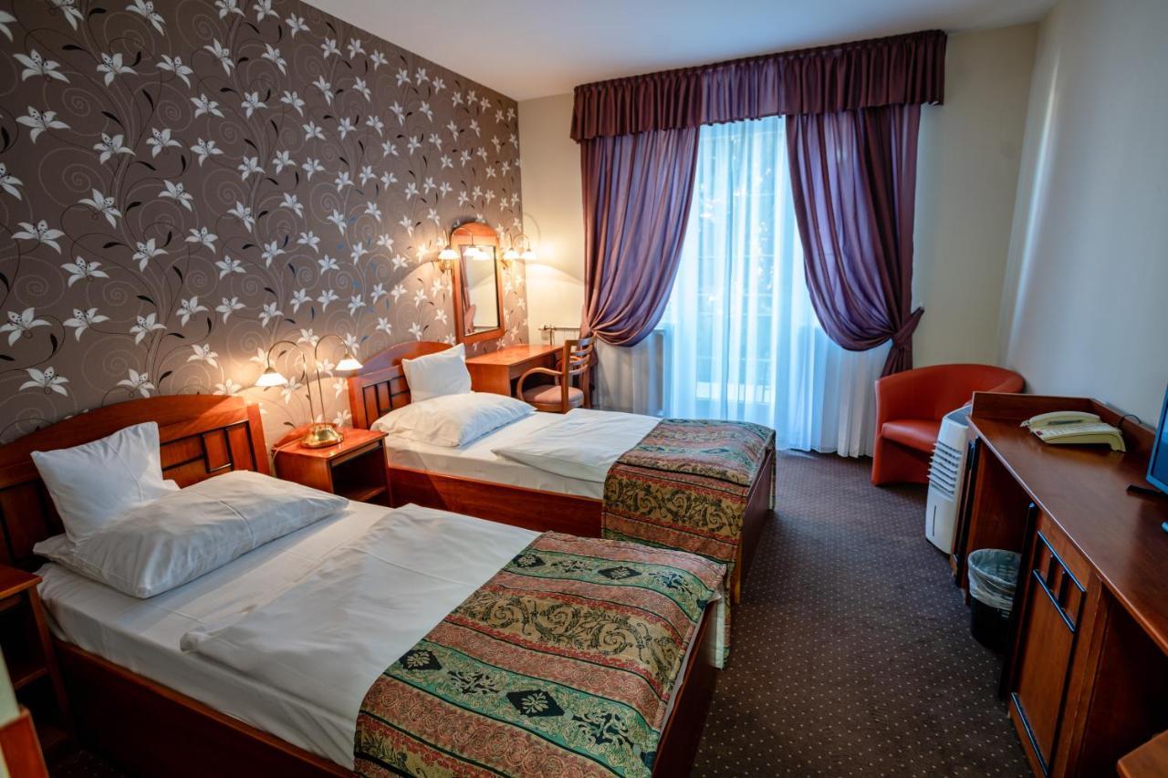 Hotel Erzsebet เฮวิซ ภายนอก รูปภาพ