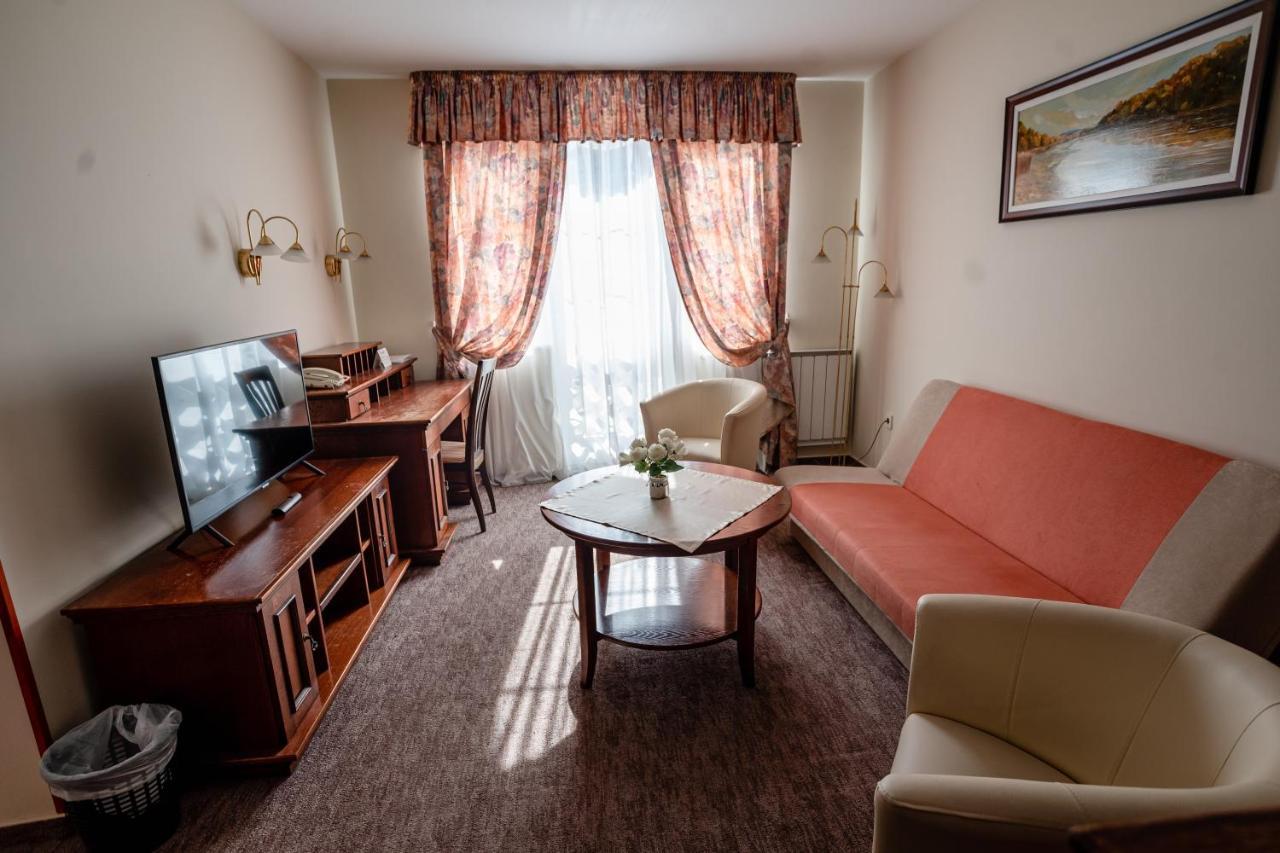 Hotel Erzsebet เฮวิซ ภายนอก รูปภาพ