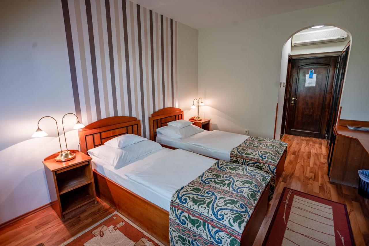 Hotel Erzsebet เฮวิซ ภายนอก รูปภาพ