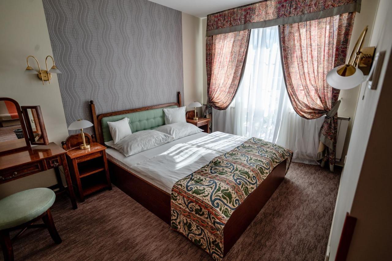 Hotel Erzsebet เฮวิซ ภายนอก รูปภาพ