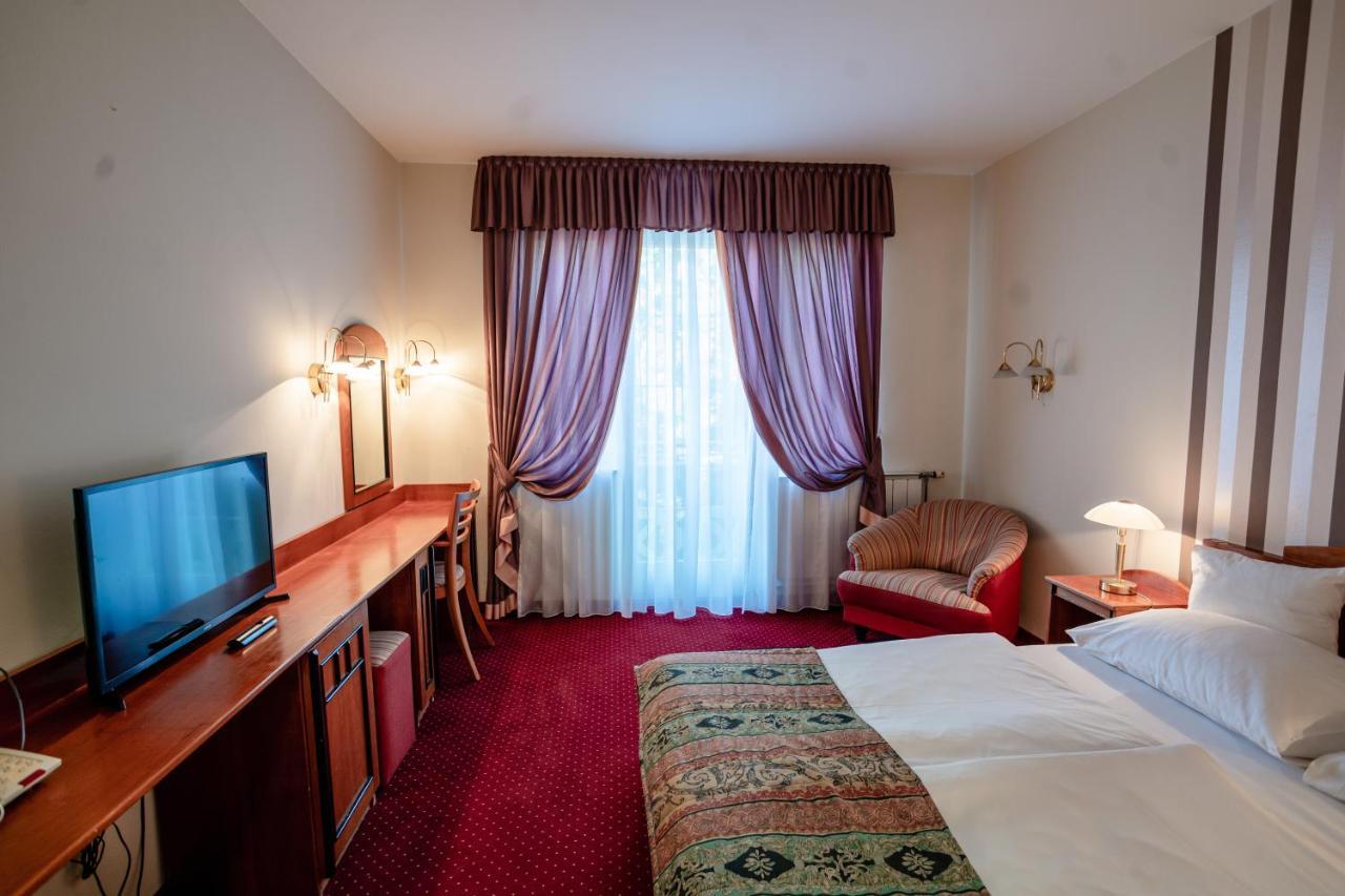 Hotel Erzsebet เฮวิซ ภายนอก รูปภาพ
