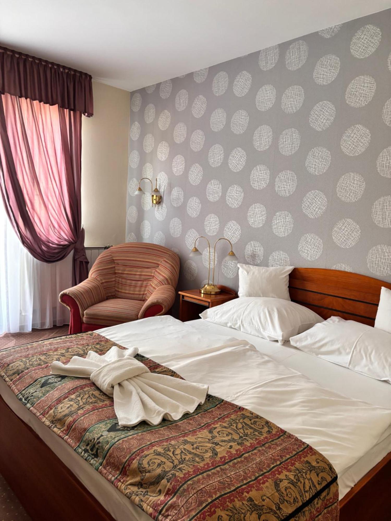 Hotel Erzsebet เฮวิซ ภายนอก รูปภาพ
