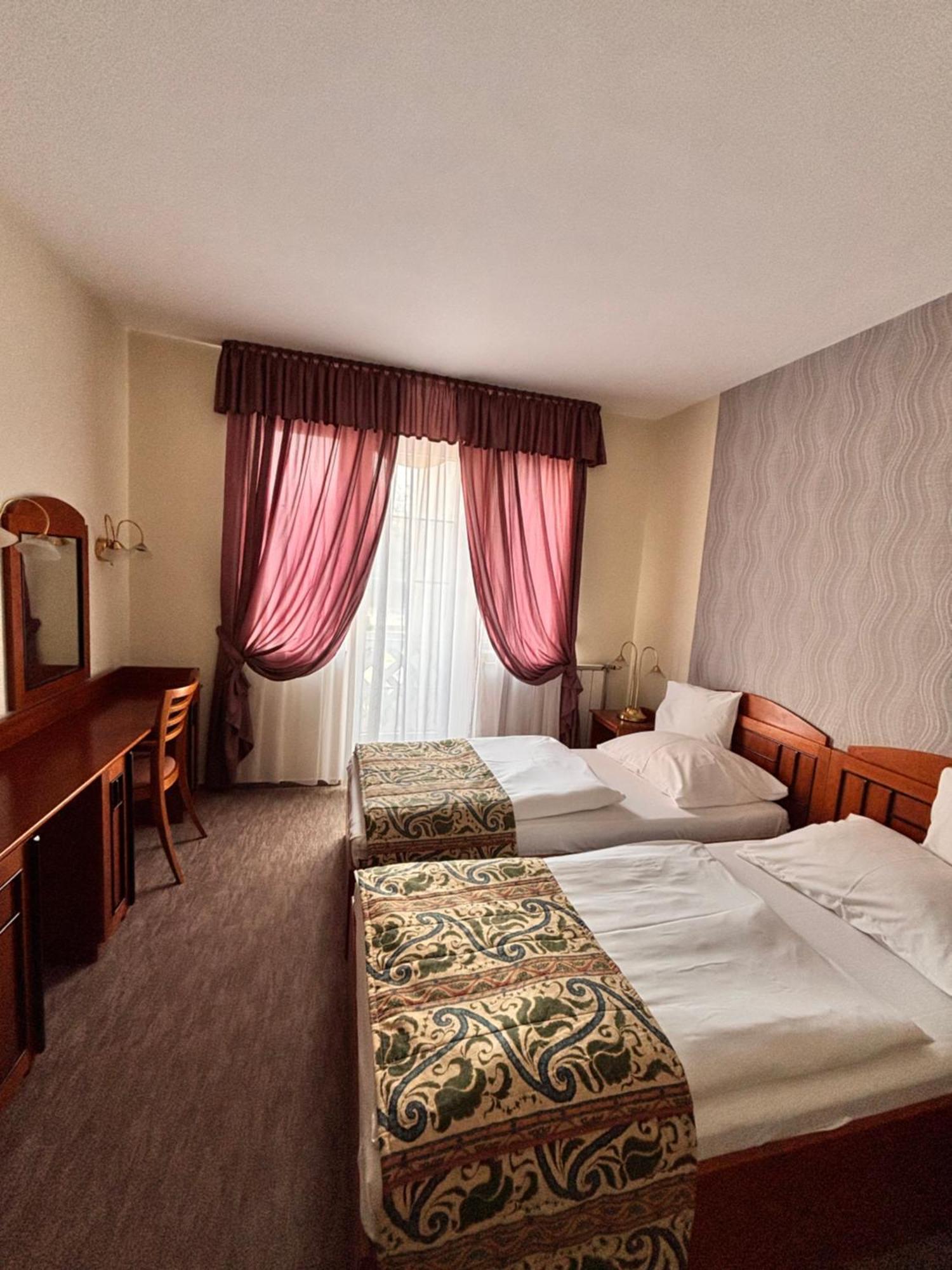 Hotel Erzsebet เฮวิซ ภายนอก รูปภาพ