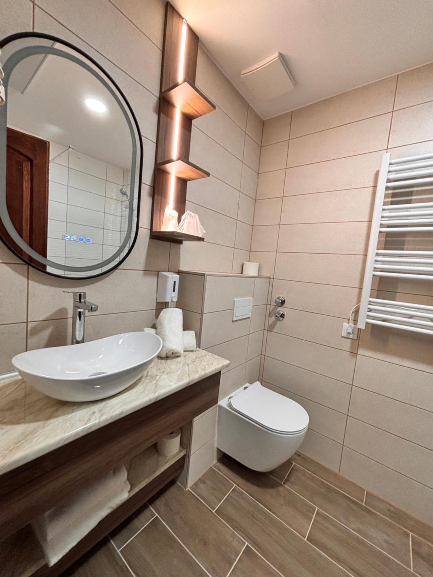 Hotel Erzsebet เฮวิซ ภายนอก รูปภาพ